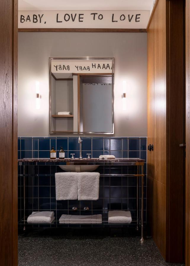 Boutique Hotel Chateau Royal Berlin Exterior photo Bathroom