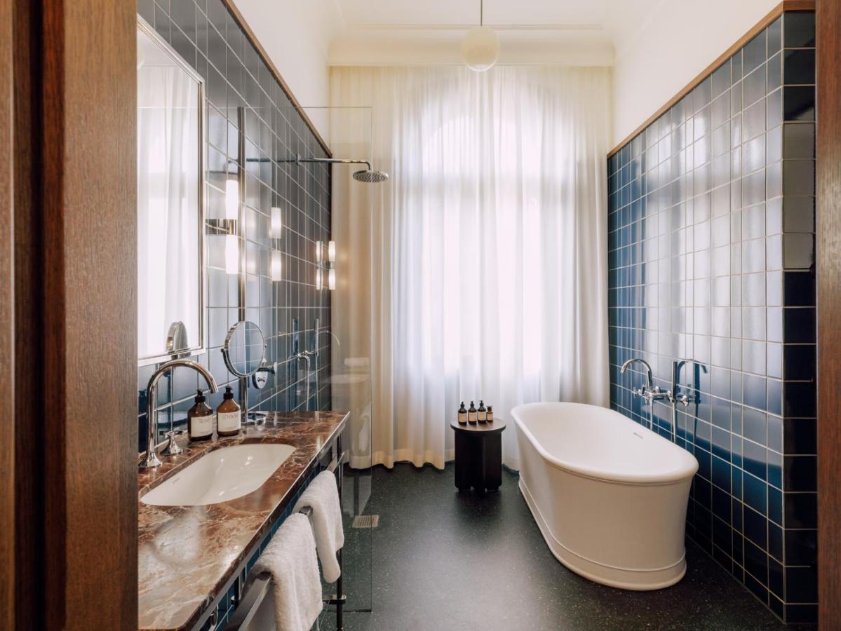 Boutique Hotel Chateau Royal Berlin Exterior photo Bathroom