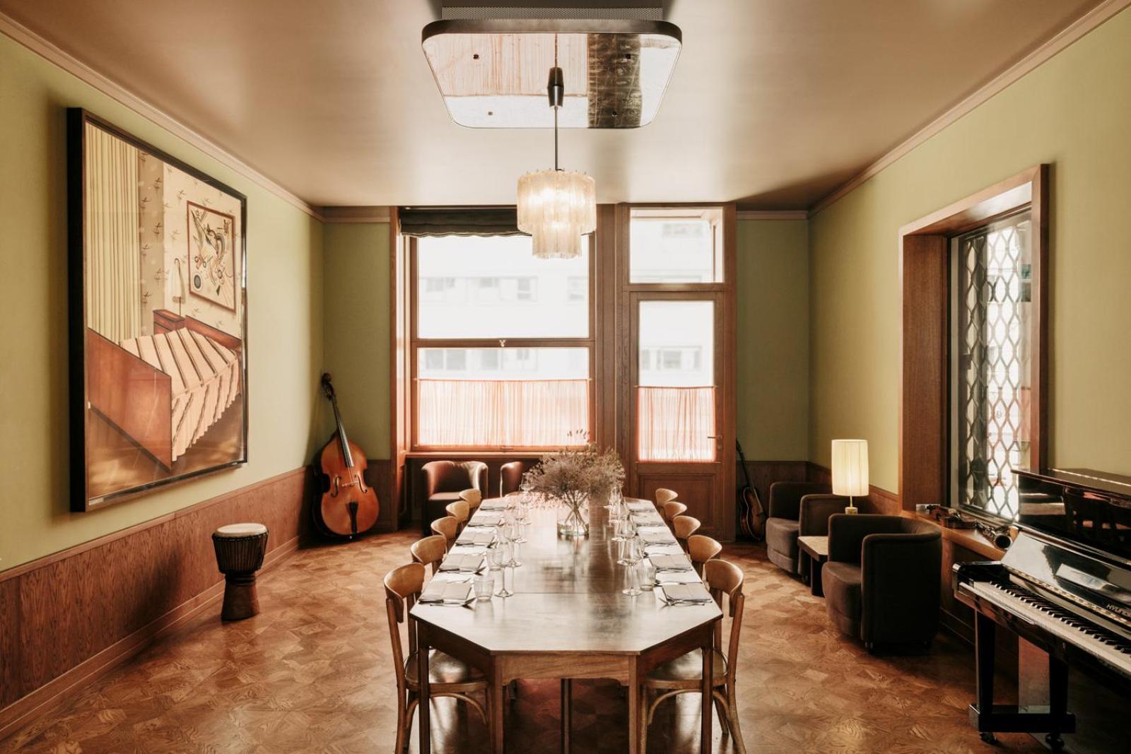 Boutique Hotel Chateau Royal Berlin Exterior photo The dining room at the 2018 edition of the restaurant