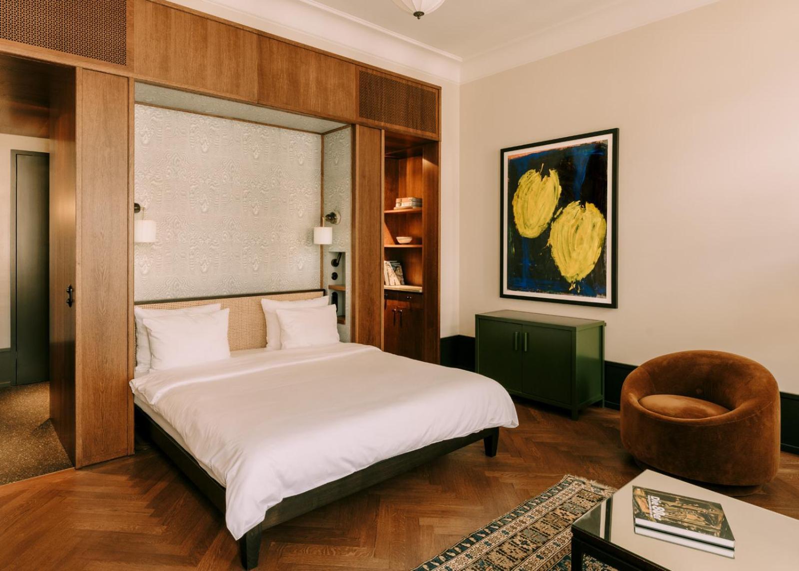 Boutique Hotel Chateau Royal Berlin Exterior photo A bedroom at the hotel