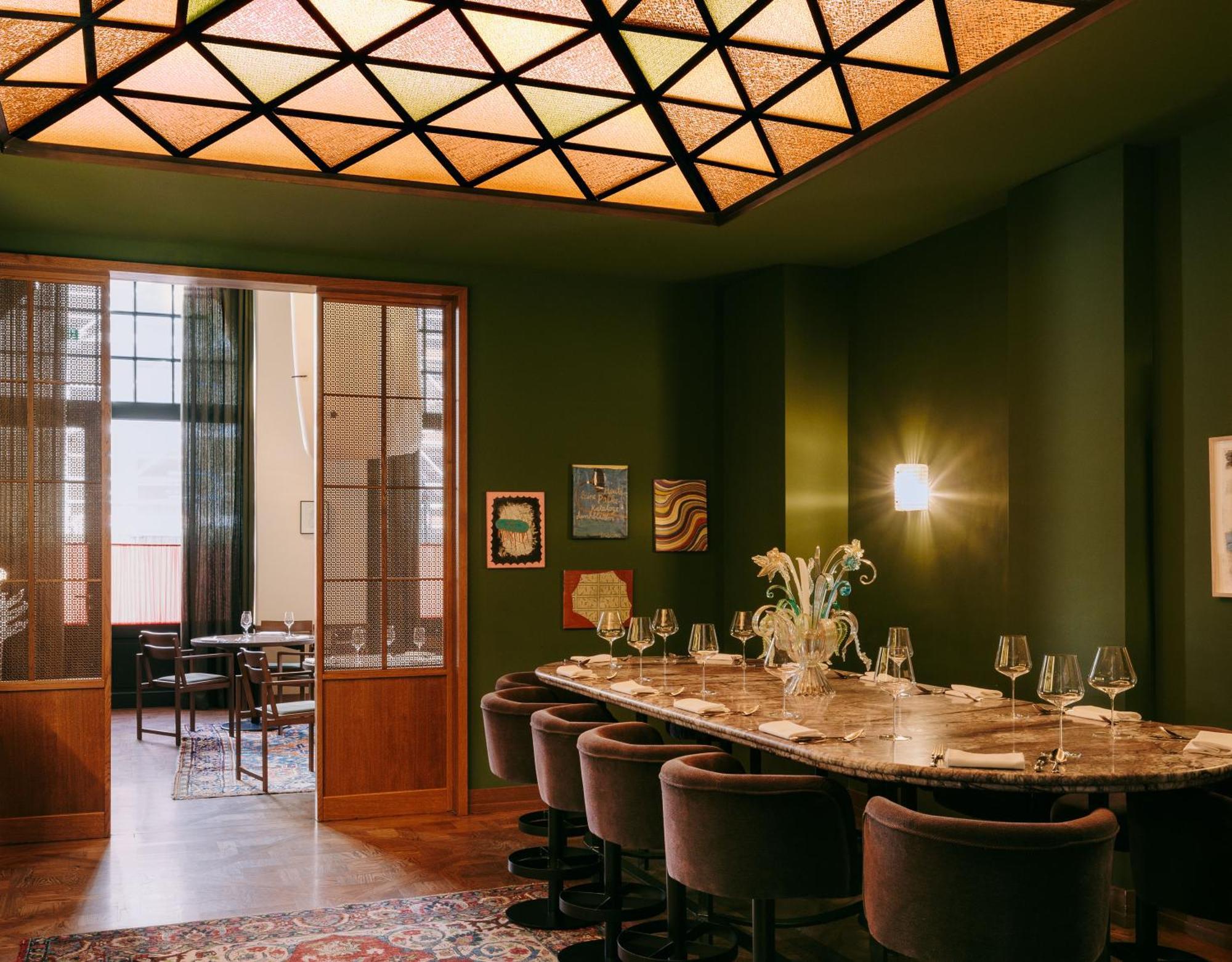 Boutique Hotel Chateau Royal Berlin Exterior photo The restaurant's interior
