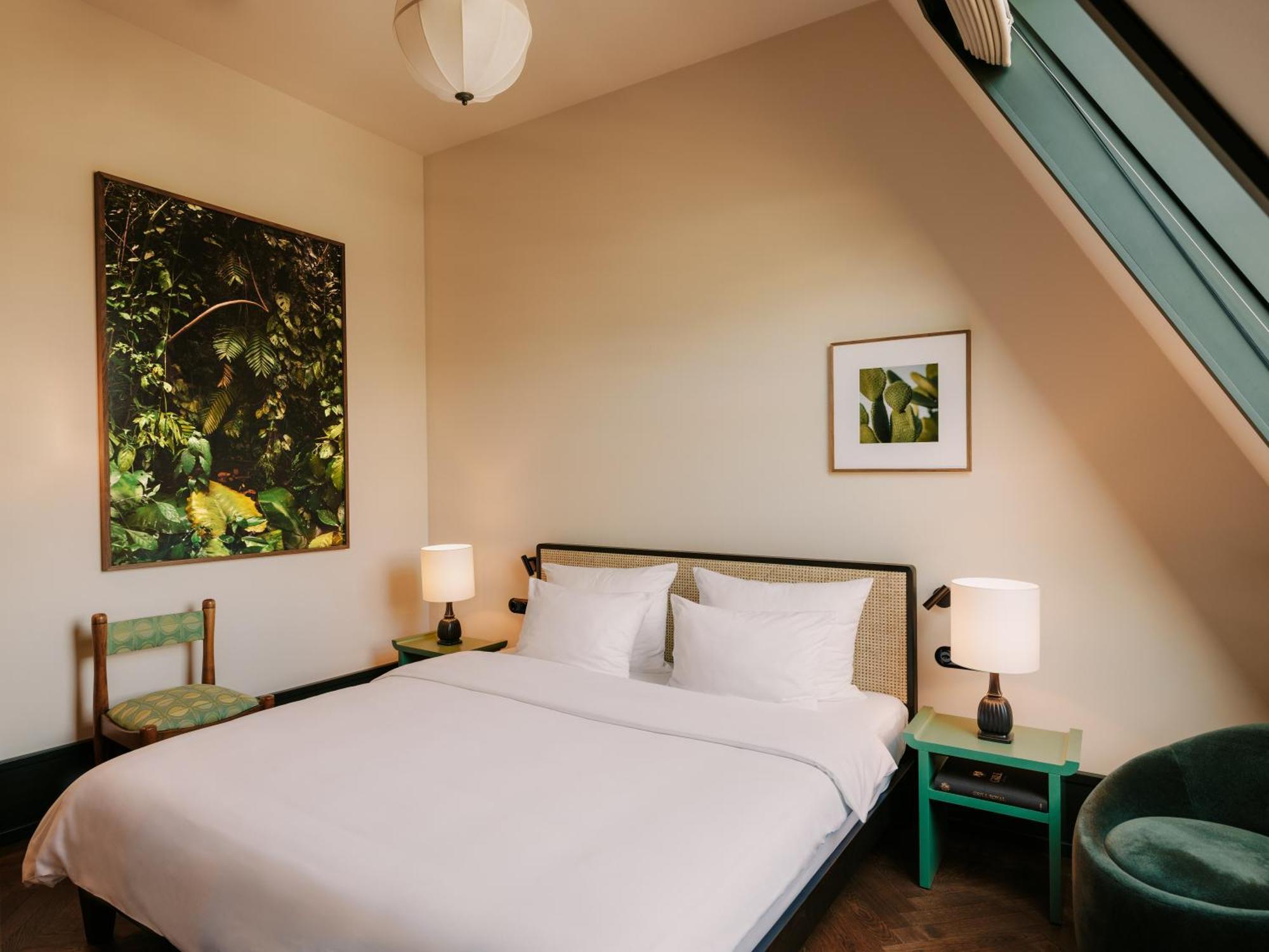 Boutique Hotel Chateau Royal Berlin Exterior photo A bedroom at the Standard East Village